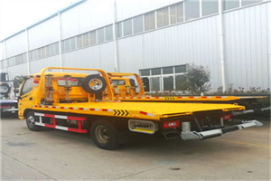 香格里拉附近拖车救援搭电